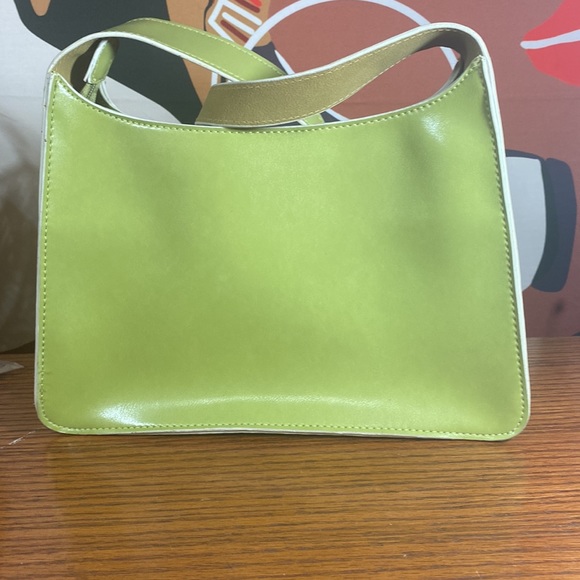 Lime Green hand bag… Perfect for Spring and Summer, casual or dress it up - Picture 6 of 8